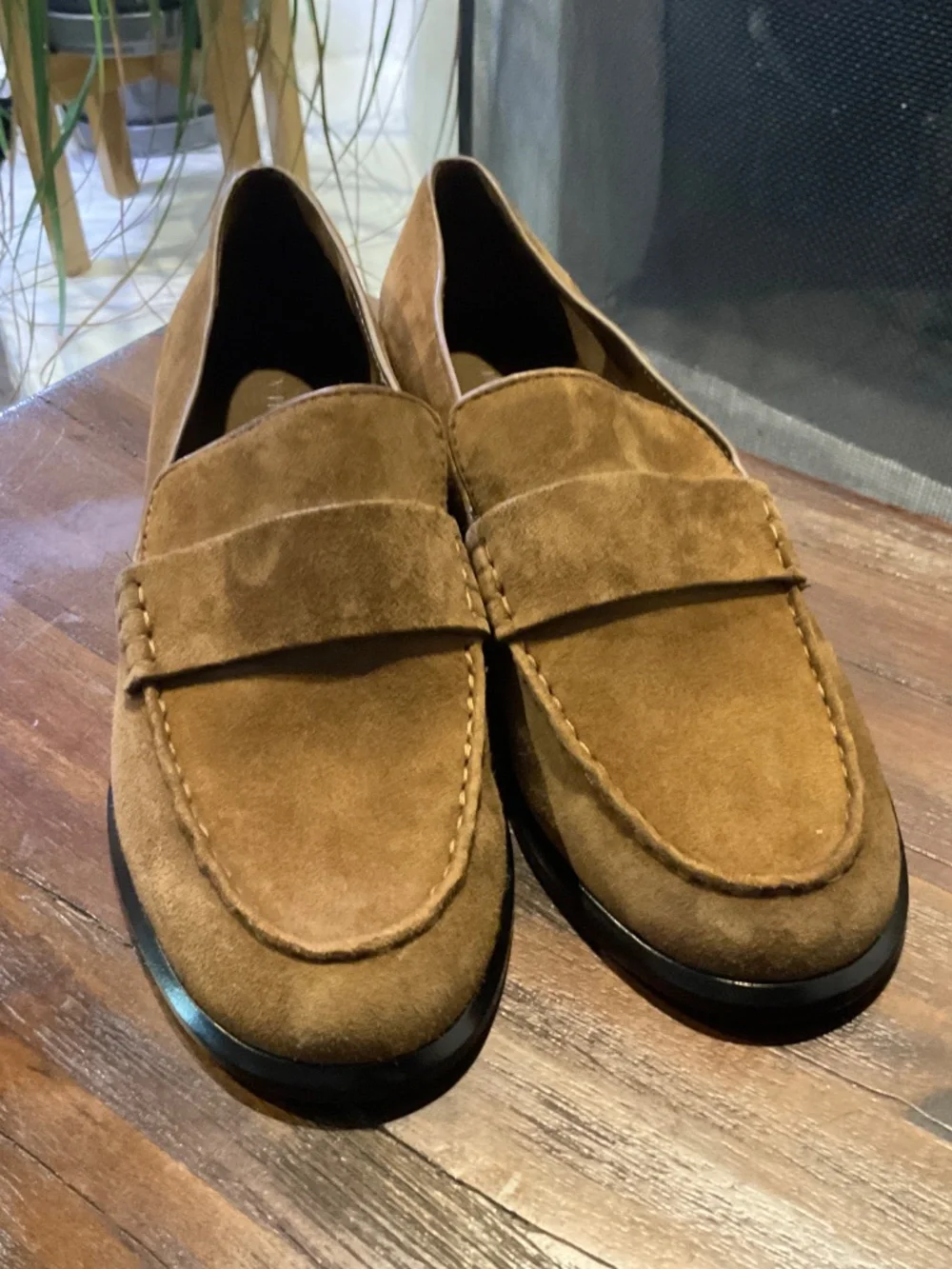 Vince Nelli Suede Leather Loafer Elmwood color size 7